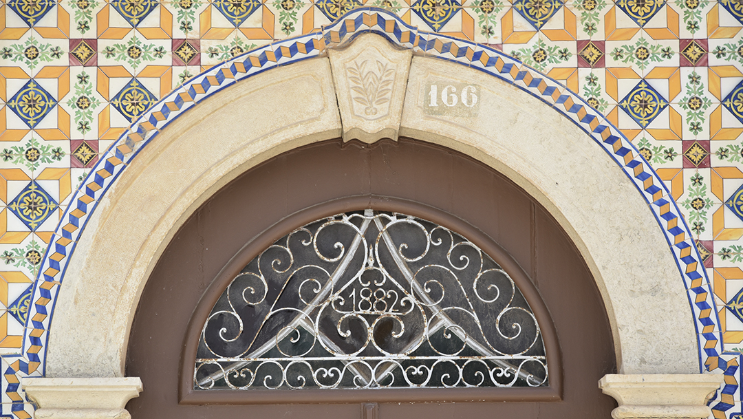 Visita orientada às fachadas azulejadas de Tavira