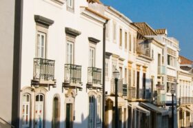 Tavira refor&ccedil;a apoio a fam&iacute;lias com dificuldades no acesso ao arrend...