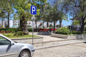 Tavira adota sensores inteligentes em estacionamentos para pessoas com...